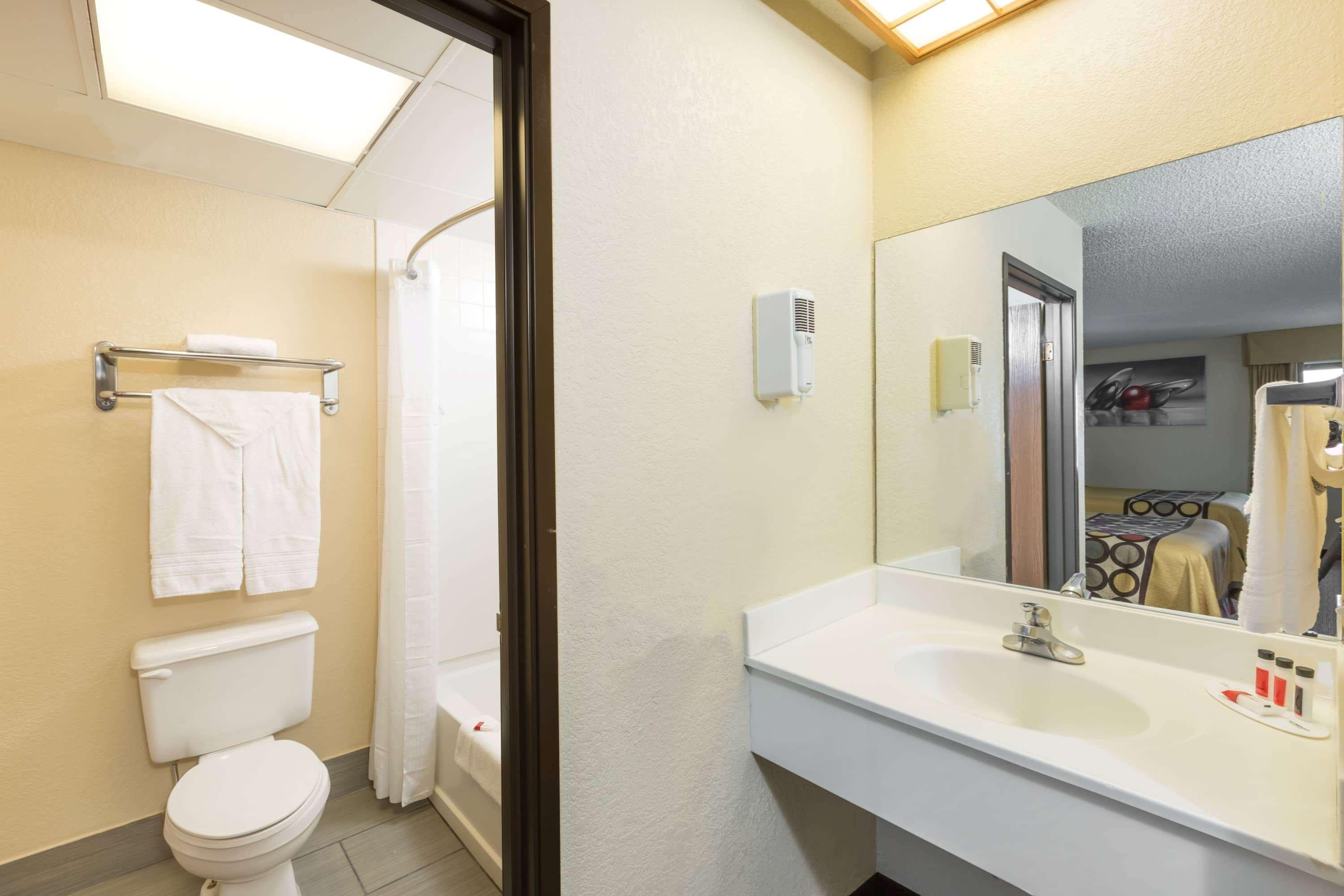 ซูเปอร์ 8 บาย วินด์แฮม วิชิตา นอร์ท Hotel วิชิต้า ภายนอก รูปภาพ